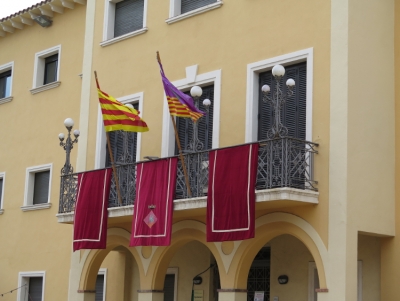 Banderes a l'Ajuntament de Santa Margarida i els Monjos