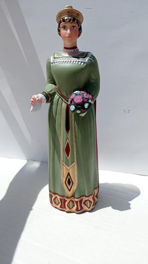 la-festa-major-estrena-la-figura-de-goma-de-la-geganta-margarida